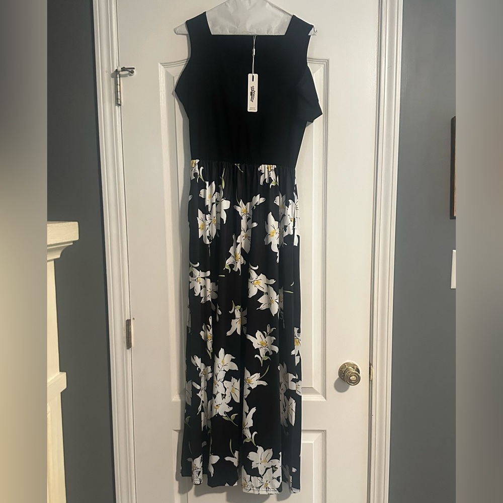 NWT - women’s maxi dress